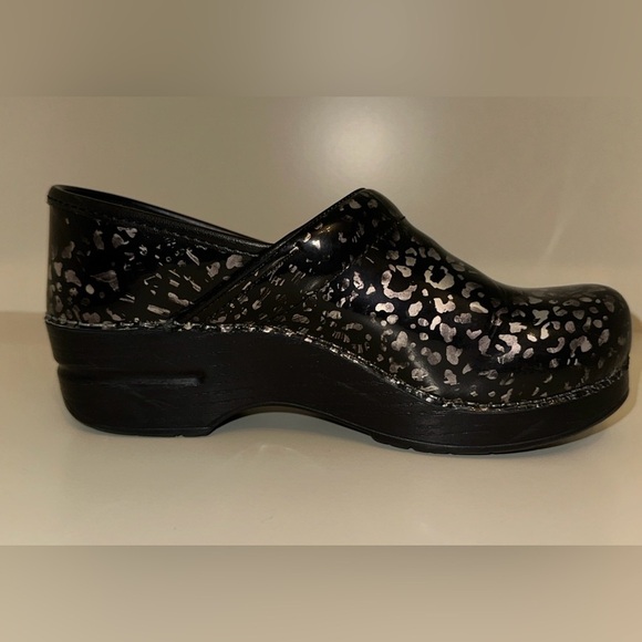 Dansko Professional Slip Resistant Gray/Black Clog Women's Size 36 Cheetah Print - Picture 8 of 11